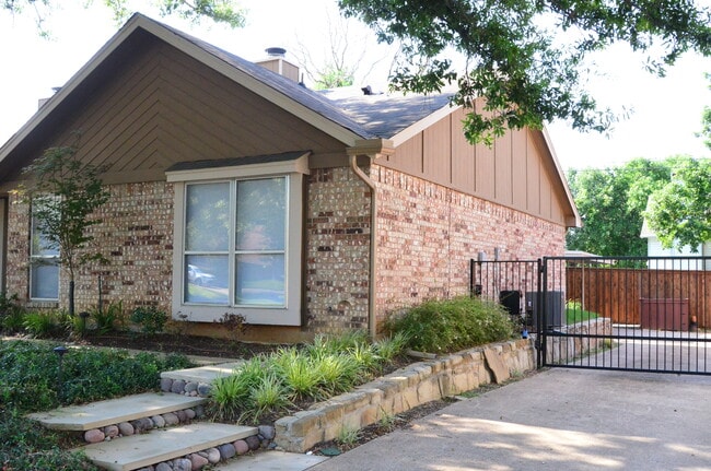 Side view - 307 Augustine Dr