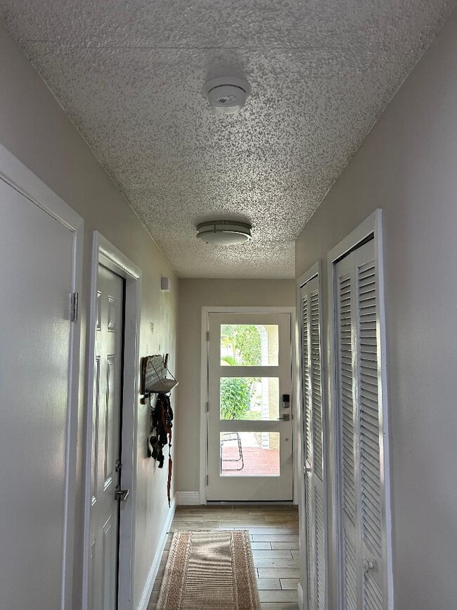 Building Photo - 833 Berkshire Dr
