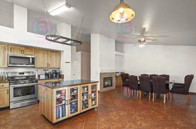 Foto del edificio - Spacious 4-Bedroom Home in Rosewood Lakes with Resort-Style Community Amenities