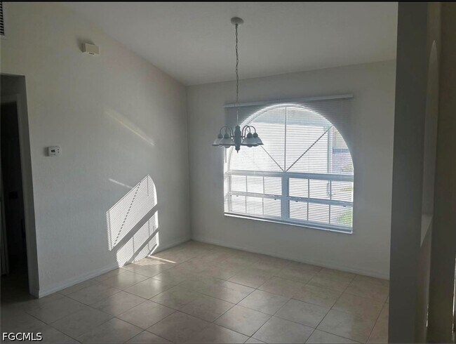 Foto del edificio - 3932 18th St W