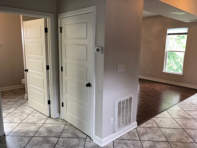 Building Photo - 2728 S 4th St