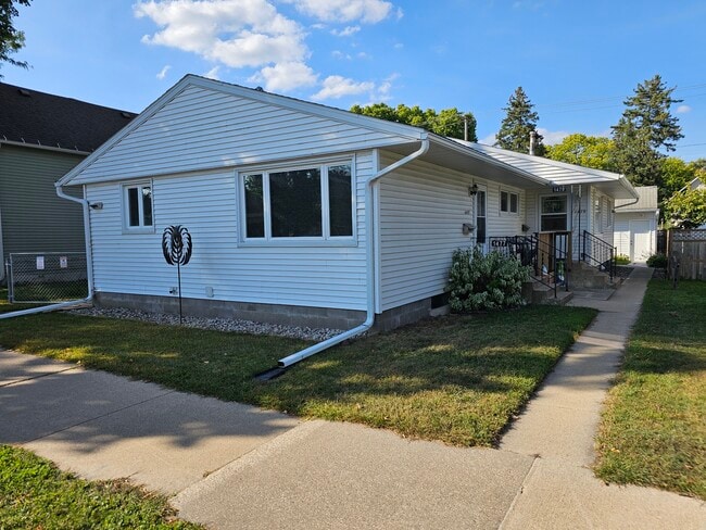 Building Photo - 1479 Redfield St
