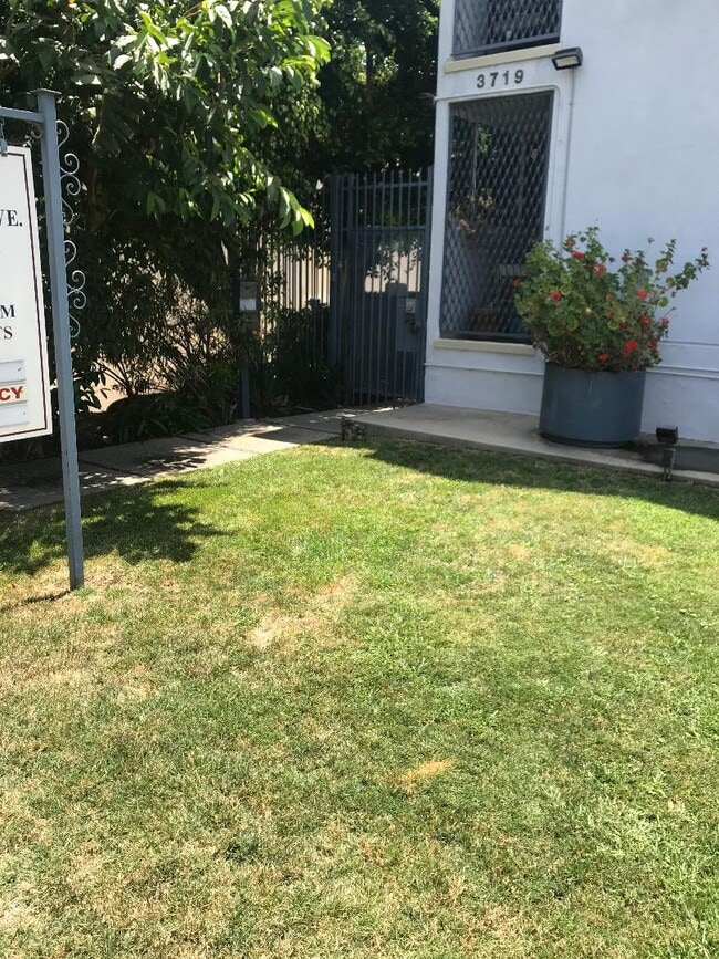 Foto del edificio - 3719 Clarington Ave