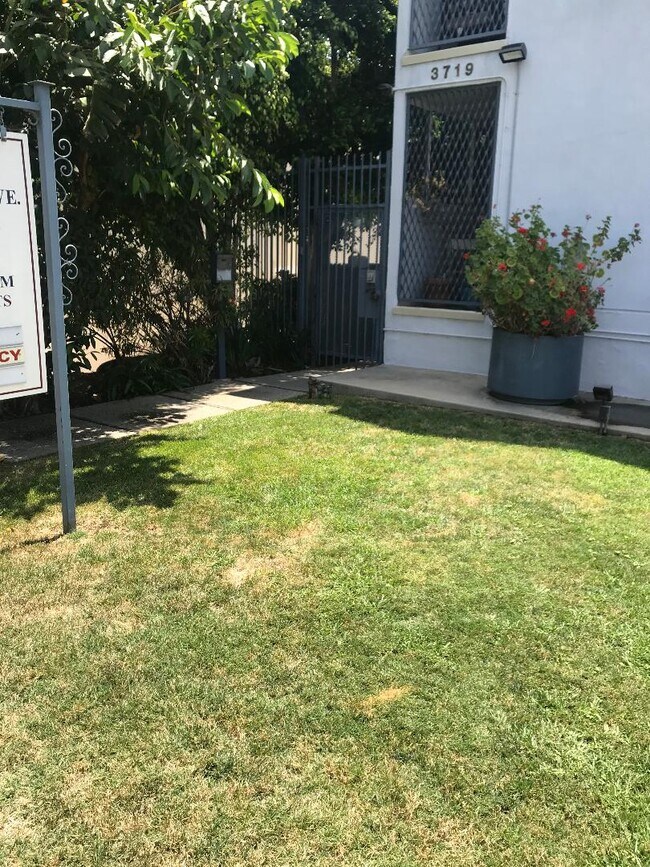 Building Photo - 3719 Clarington Ave