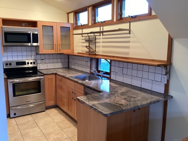 Foto del edificio - 40 Chestnut Hill Rd