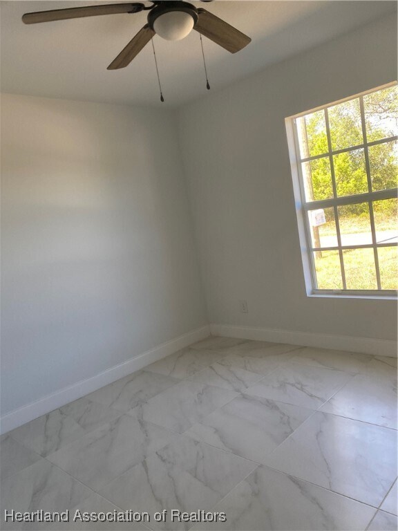 Foto del edificio - 326 Roosevelt Ave NE