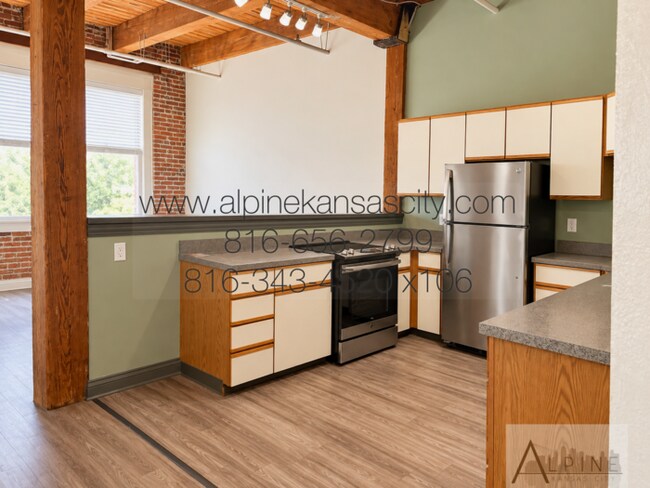 Building Photo - SoHo Loft, Raised Bedroom