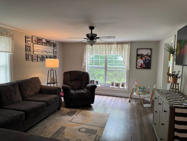 Foto del edificio - 833 Fairbanks Rd