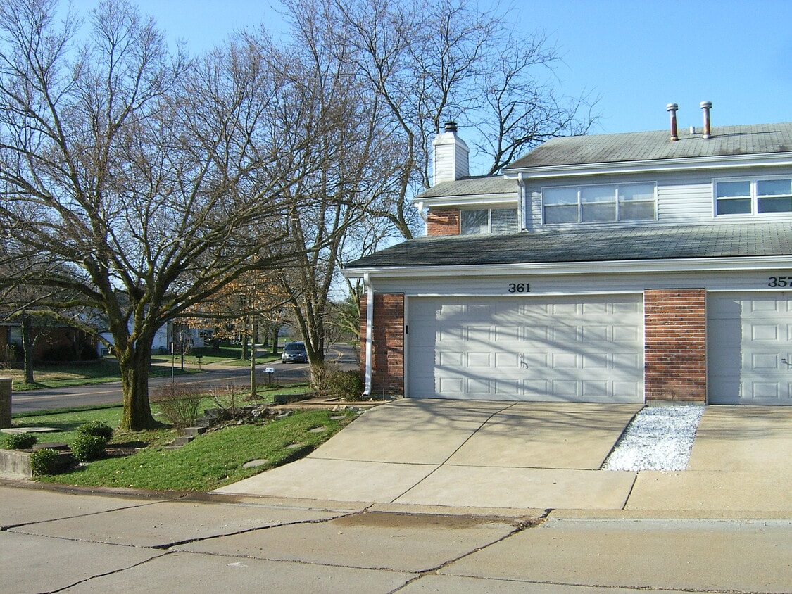 361 Fox Village Ct, Ballwin, MO 63021 House Rental in Ballwin, MO