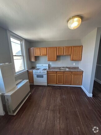 Building Photo - 205 Tinkham St