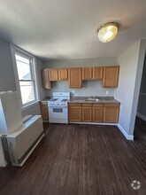 Building Photo - 205 Tinkham St