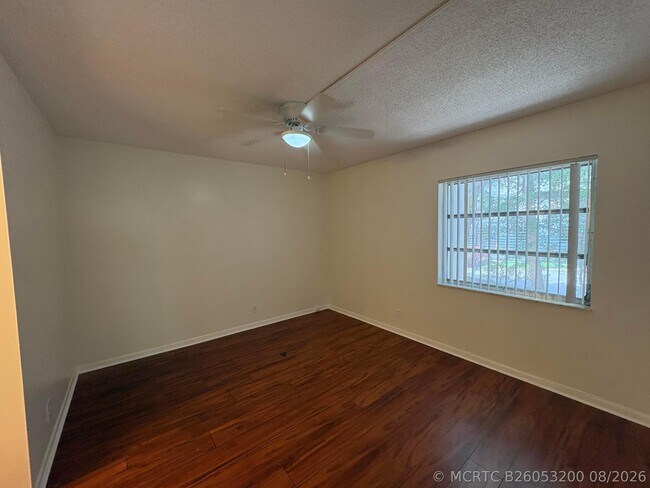 Foto del edificio - 632 NW 13th St
