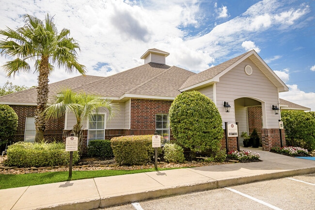 Building Photo - Woodland Pines