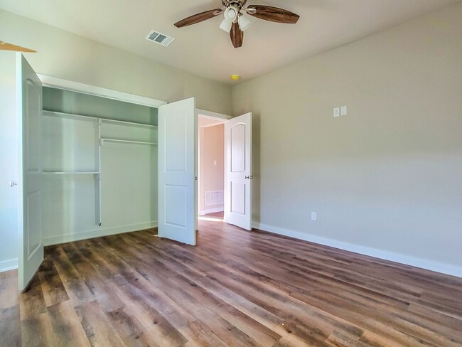 Building Photo - 3 BR/2 BA in Corsicana!