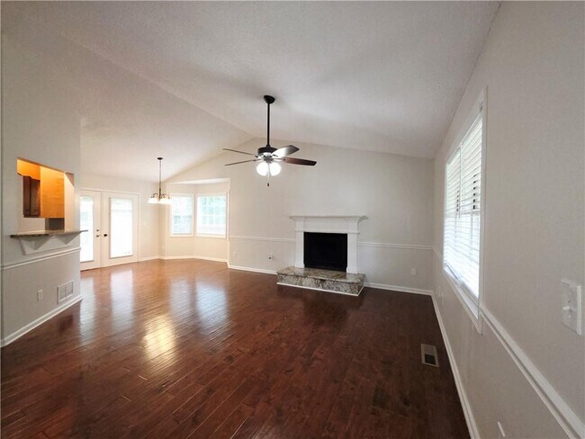 Building Photo - 570 Remington Ln