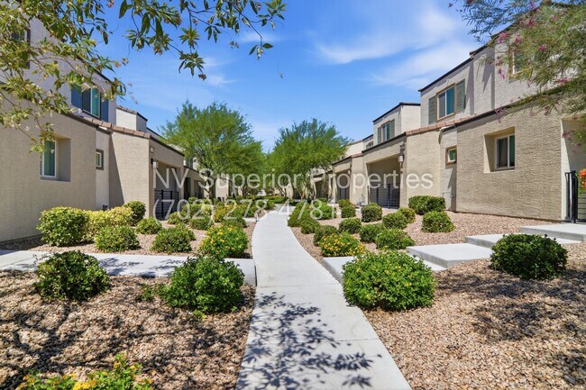 Foto del edificio - NW! 3 Bedroom Townhouse!! Gated!! Parks!! All Tile Floors Downstairs!! 2 Car Garage!!!