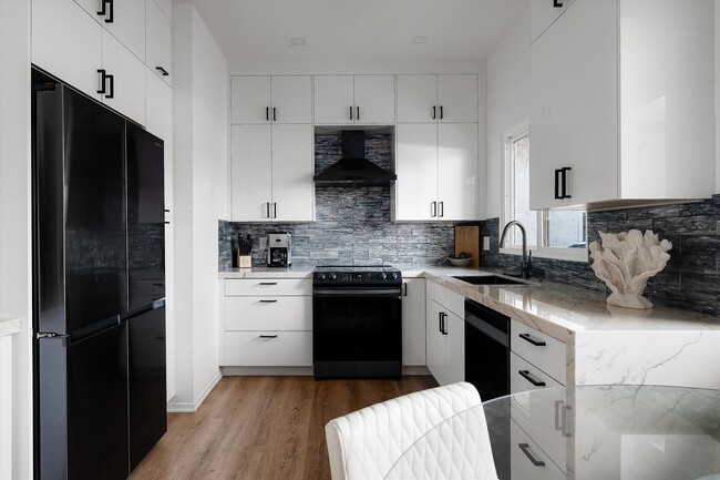 Building Photo - Furnished - Catch the Wave of Modern Comfort at Our Reef Oasis