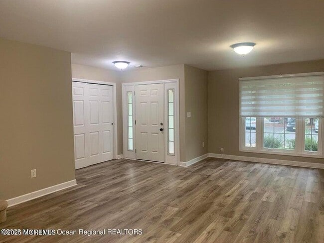 Foto del edificio - 248 Larchwood Ct