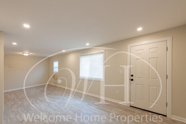 Foto del edificio - 1 bedroom with Peaceful Back Yard on Quiet...