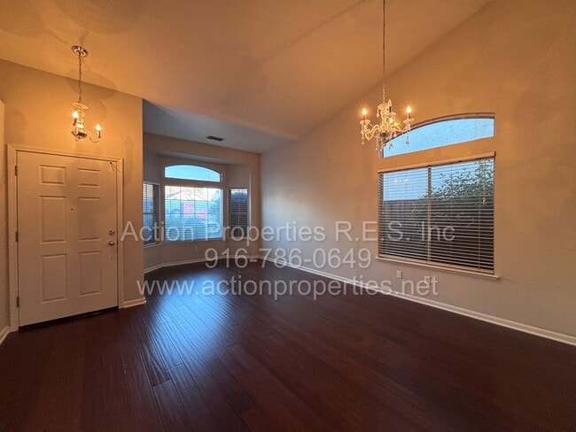 Building Photo - Updated 4 Bed, 2 Bath - 3 Car Garage - New Flooring - Close to Schools, Parks, and Shopping!