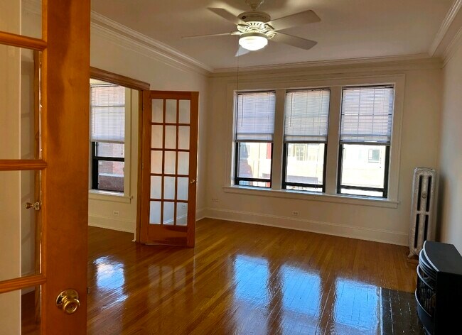 Foto del edificio - 1130 W Pratt Blvd