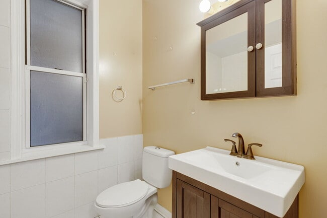 Building Photo - 931 Brummel St