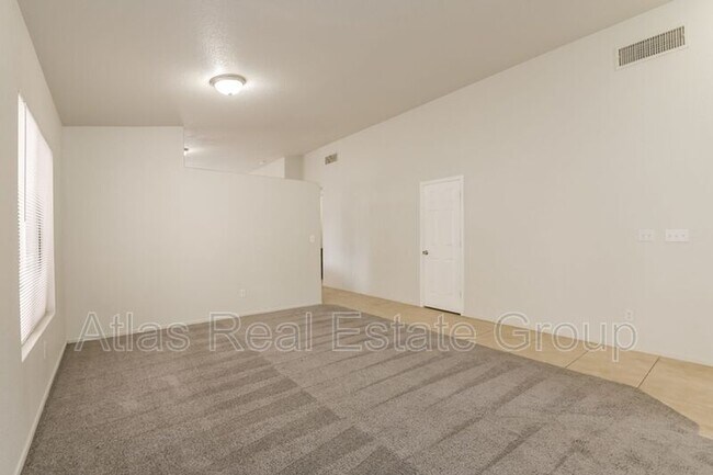Building Photo - 688 Peach Coral St