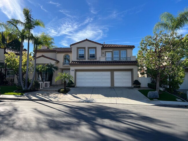 Building Photo - Room for Everyone: Meticulously Maintained 5-Bedroom Estate