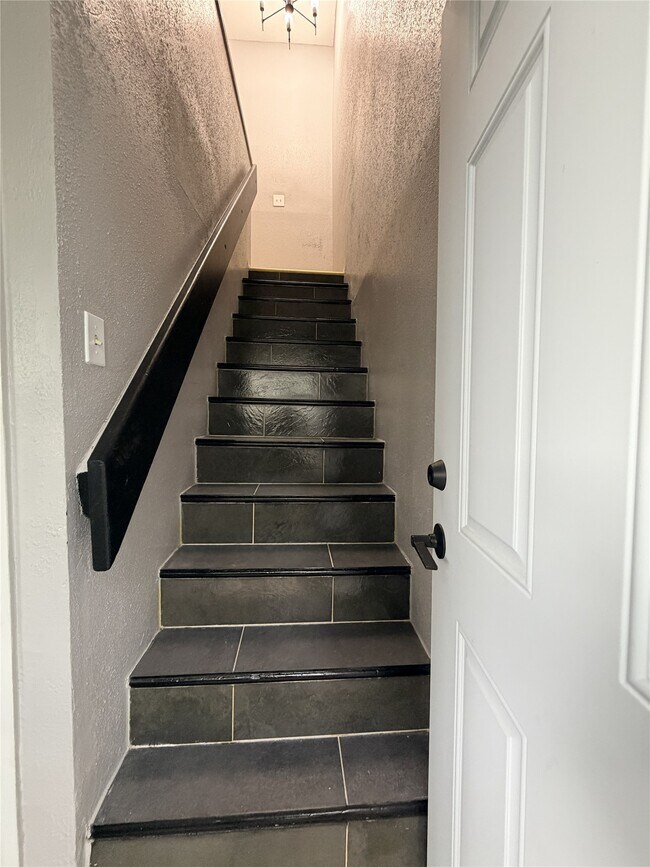 Building Photo - 9550 Deering Dr