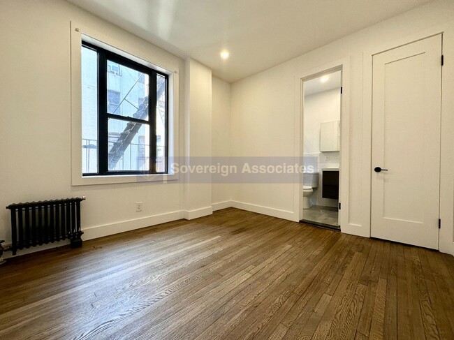 Building Photo - 45 Tiemann Place