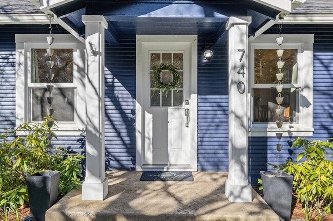 Building Photo - 740 Sterling St