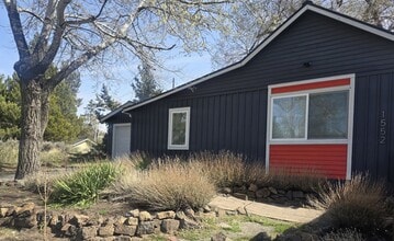 Building Photo - 1552 NE 5th St