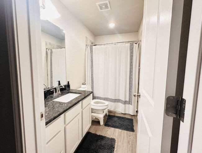 Foto del edificio - Gorgeous 3-bedroom 2-bathroom SMART Home!!...