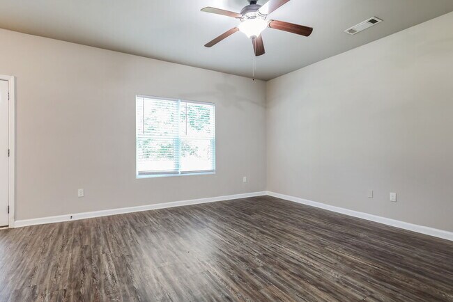 Building Photo - 1871 Simmons Ln