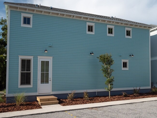 Building Photo - Porter's Lakeside - Luxury 4 Bedroom, 4 Ba...