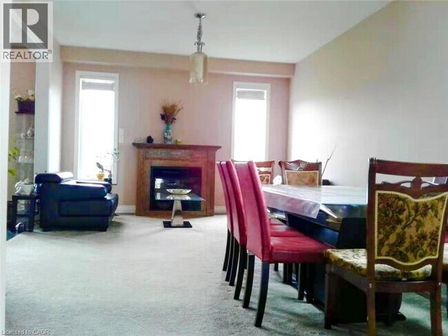 Photo du bâtiment - 212 Westfield Pl