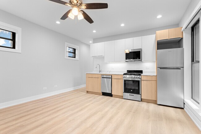 Building Photo - 1651 W Jonquil Terrace