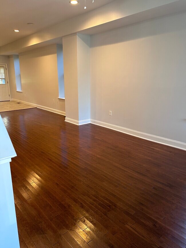 Building Photo - 151 Hall St