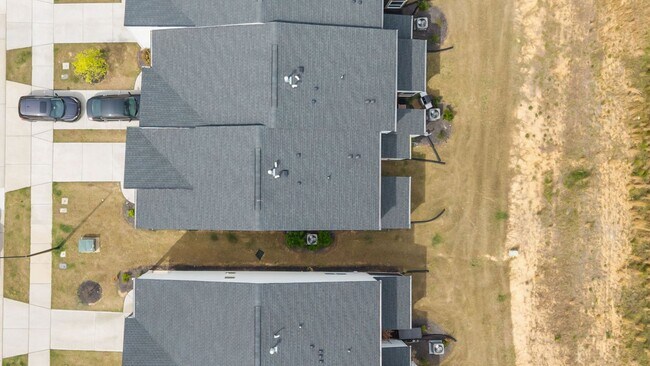 Foto del edificio - Stylish & Spacious Home in Prime Durham Location – Modern Living with Comfort & Convenience
