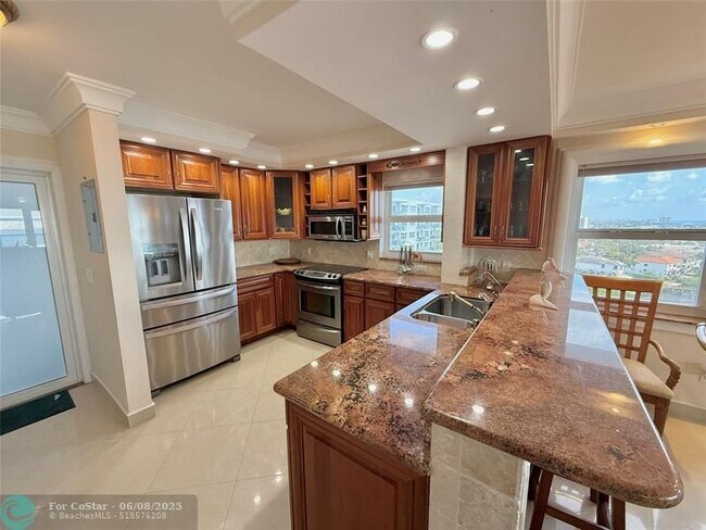 Foto del edificio - 1610 N Ocean Blvd