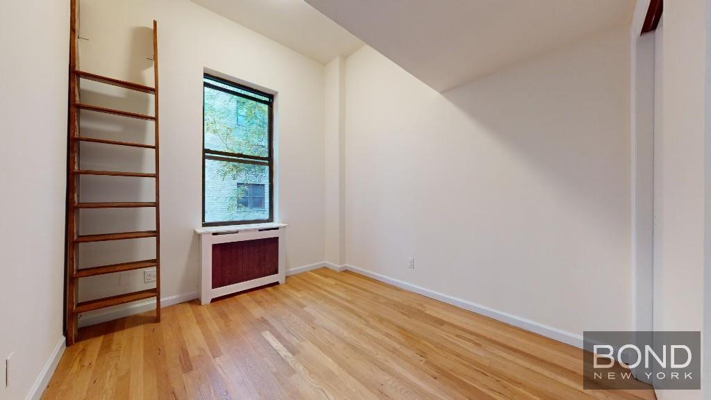 Building Photo - 36 W 73rd St