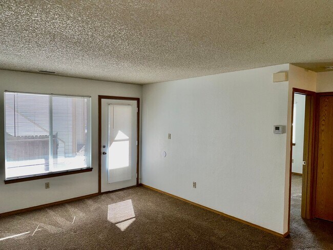 Foto del edificio - 1st Floor 2 Bedroom in a Gated Community!
