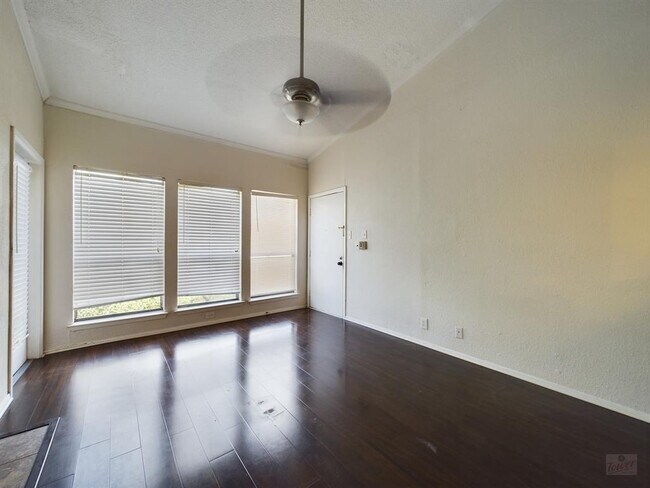 Foto del edificio - 807 W 25th St