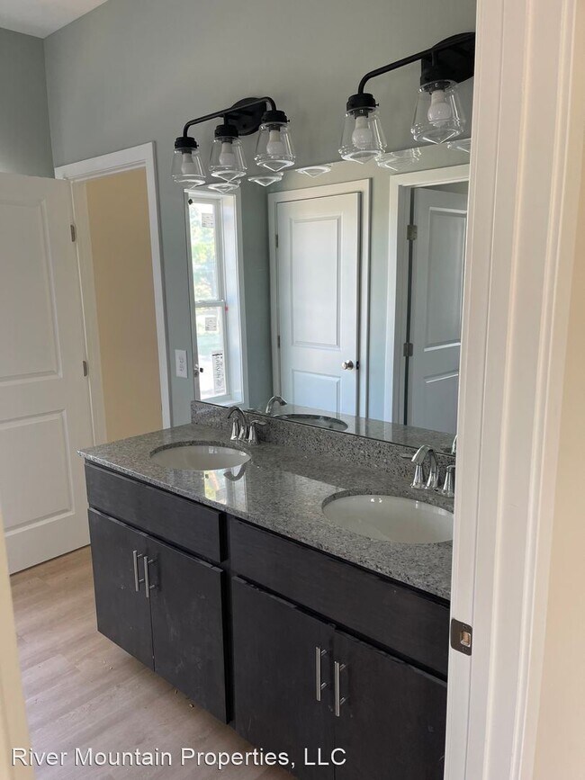 Foto del edificio - 4 br, 3.5 bath House - 1753 Staniel Dr.