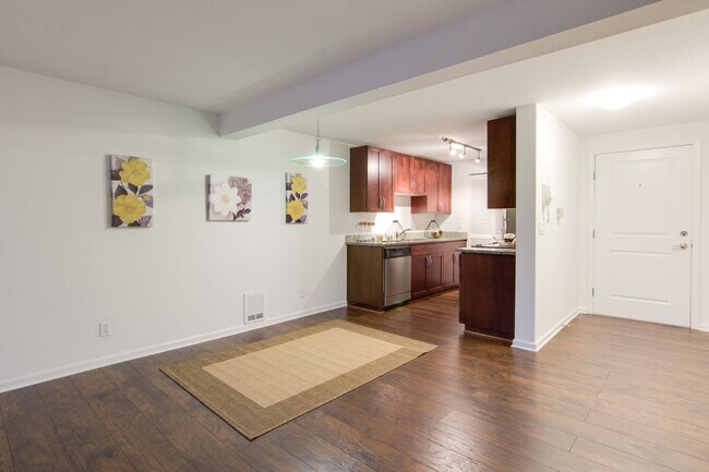 Building Photo - Great Apt for Rent