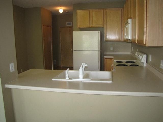 Foto del edificio - End Unit Town home *3Bedrm 2.5 Bath*Cottag...