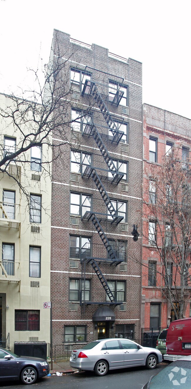 Building Photo - 228 E 81st St