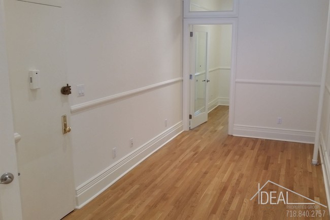 Building Photo - NO FEE 1 Bedroom With Private Backyard
