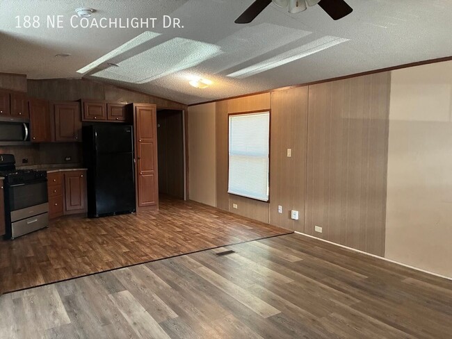Foto del edificio - 188 Coachlight Dr