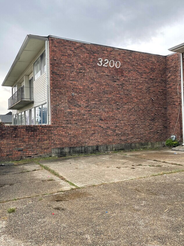 Primary Photo - 3200 Belmont Plz